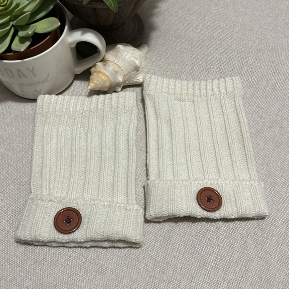 Free With $25 Purchase-Knit Boot Cuffs-Cream-GUC-Steve Madden - Picture 3 of 8